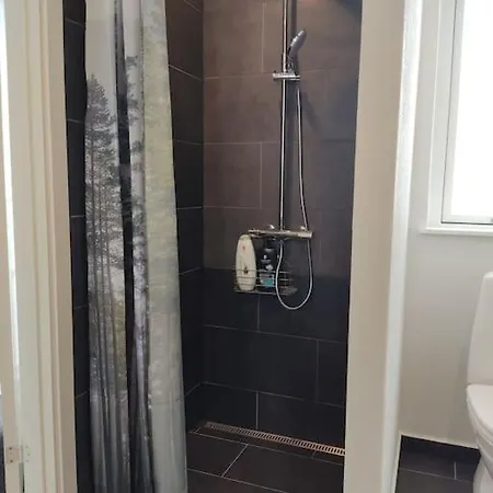 Cozy House With 3 Bedrooms On The Sea Coast *