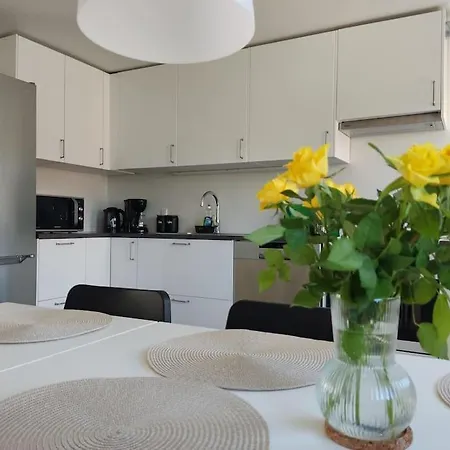 Cozy House With 3 Bedrooms On The Sea Coast *